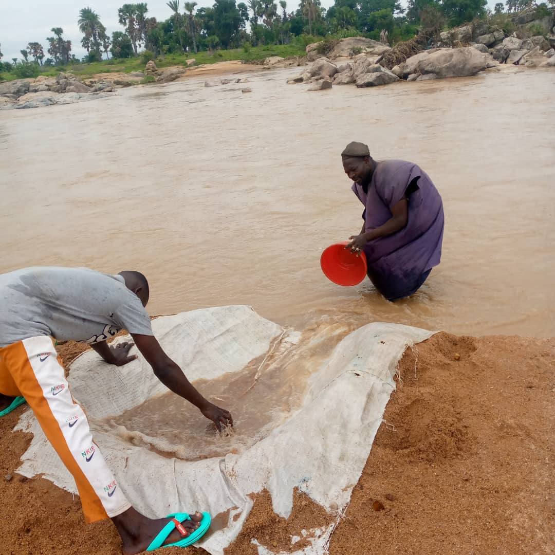 Alluvial river gold recovery operations