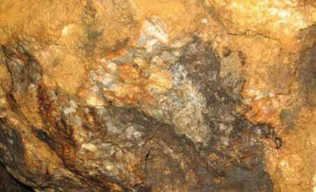 Exposed quartz vein in pit wall