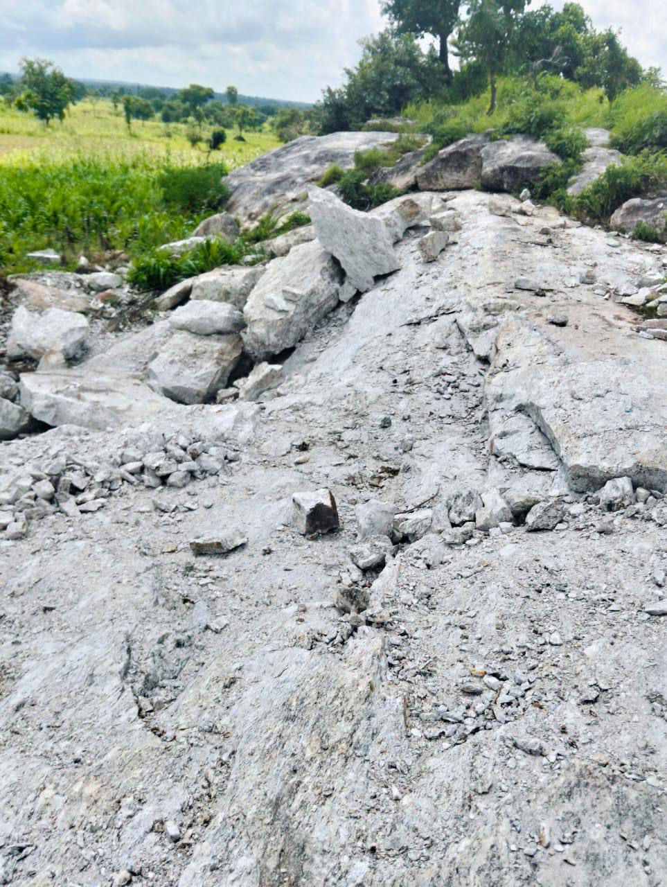 Open-pit bench extraction site